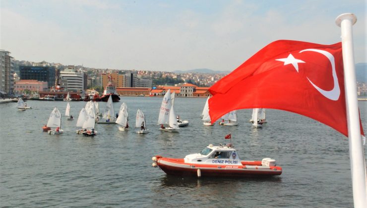 Denizlerde bayrağımızı daha yukarı çekmeliyiz