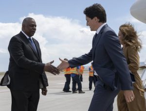 ABD Savunma Bakanı Austin, Kanada Başbakanı Trudeau ile Görüştü