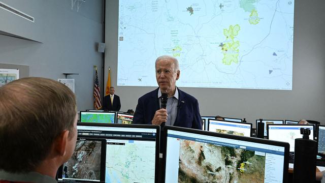 Biden, yangın bölgesi New Mexico’yu ziyaret etti