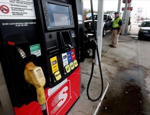 Biden, benzin için geçici vergi muafiyeti sinyali