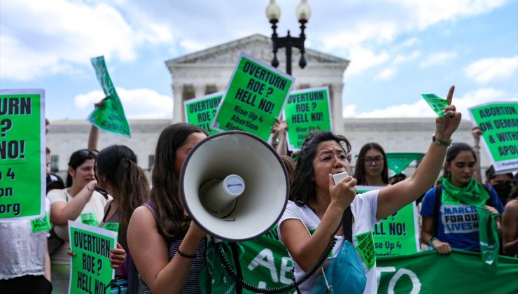 ABD’de kadınlar ayakta: Yüksek Mahkeme’nin önünde protesto gösterileri