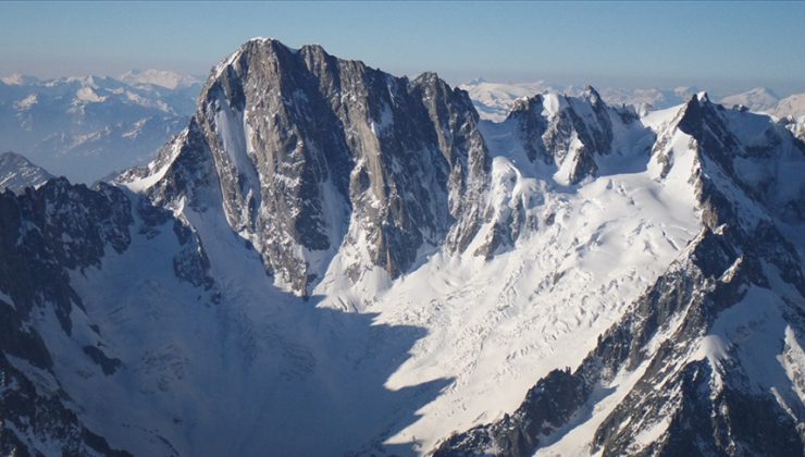 Küresel ısınma nedeniyle Alpler’in karla kaplı görüntüsü yeşile döndü