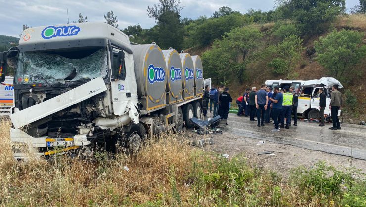 Balıkesir’de feci kaza! 8 ölü, 10 yaralı