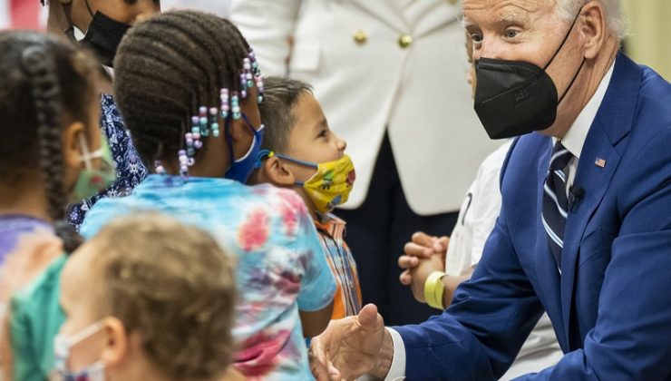 Biden ve First Lady’den aşı olan çocuklara ziyaret