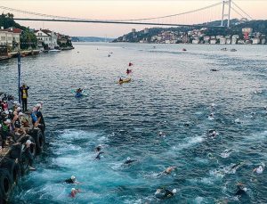 Boğaziçi Kıtalararası Yüzme Yarışı seçmelerine 2 bine yakın yüzücü katıldı