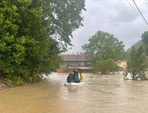 Sel nedeniyle evlerini tahliye etmek zorunda kalanlara nakdi destek