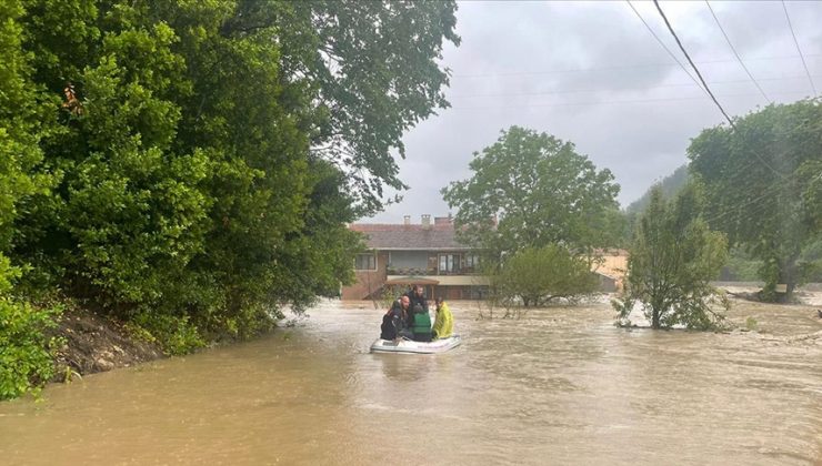 Sel nedeniyle evlerini tahliye etmek zorunda kalanlara nakdi destek