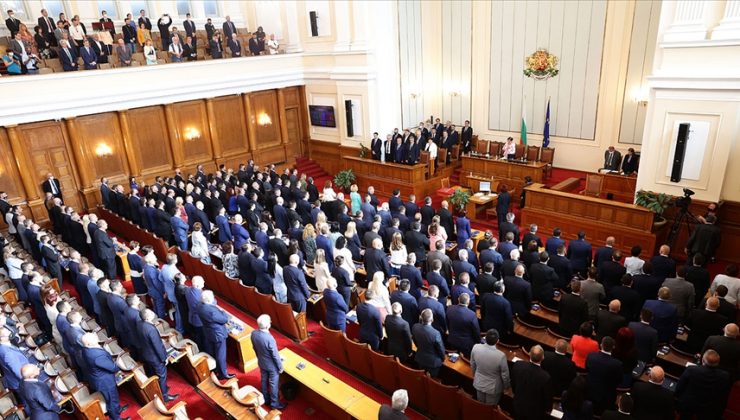 Bulgaristan’da güvenoyu alamayan hükümet istifa etti