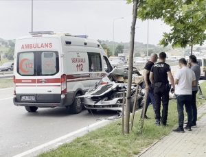 Beton mikseri otomobilin üstüne devrildi: 4 ölü, 3 yaralı