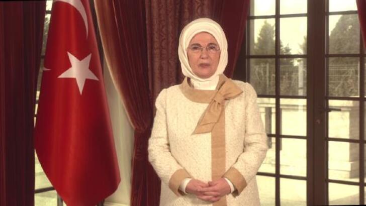 Emine Erdoğan’dan tebrik kartı kimlere gitti?