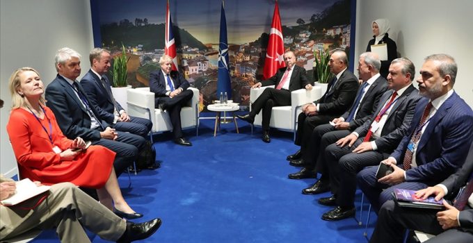İngiltere Başbakanı Johnson’dan Ukrayna’daki tahıl krizinde Erdoğan’ın liderliğine övgü