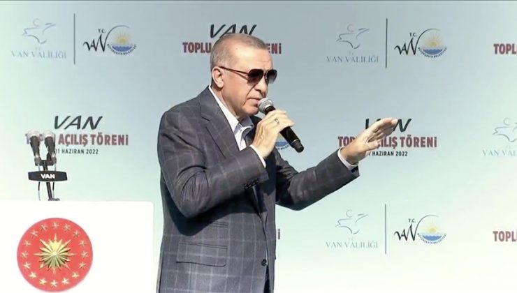 “Van depreminin gecesinde Erdoğan buradaydı. HADEP neredeydi, ben Kürdüm diyenler neredeydi?”