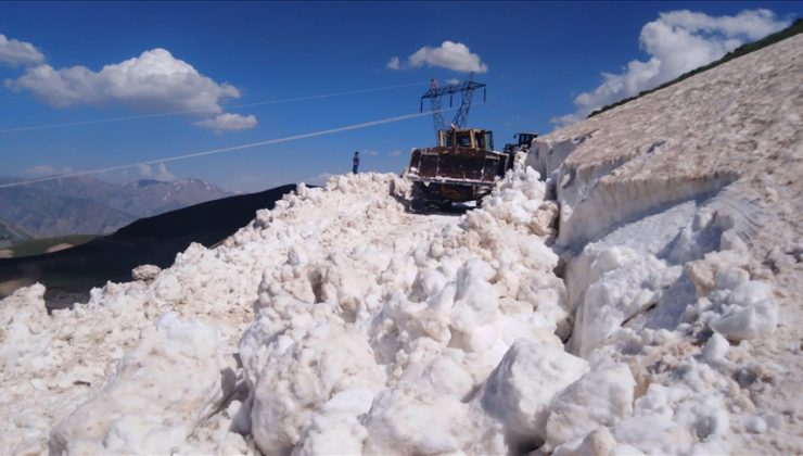 Aylardan haziran, Hakkari’de kar…