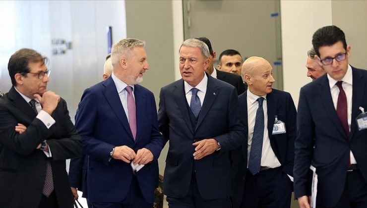Milli Savunma Bakanı Akar, NATO Karargahı’nda ikili görüşmelerde bulundu