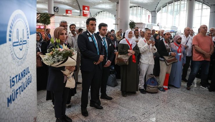 İstanbul Havalimanı’ndan ilk hac kafilesi dualarla uğurlandı