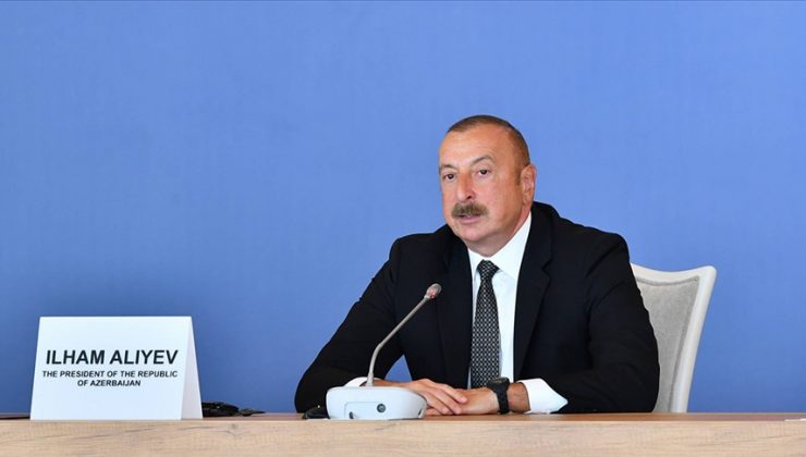 Aliyev, Karabağ için statü talep eden Ermenistan’ı uyardı