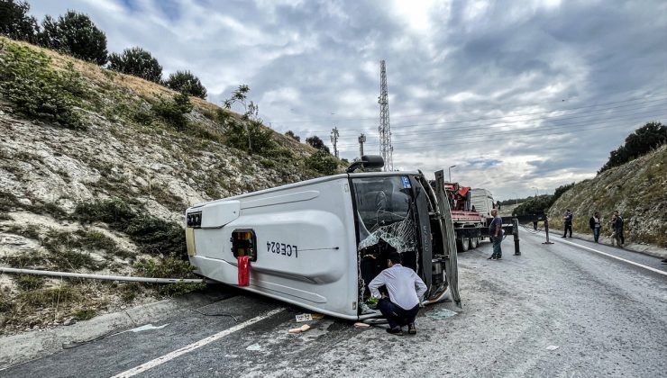 İstanbul’da servis otobüsü devrildi, 6 kişi yaralandı