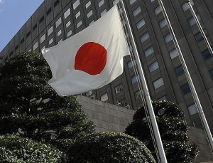 Tokyo Valisi Koike enerji faturalarının düşürülmesi için “boğazlı kazak” giyilmesini önerdi