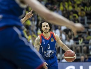 Larkin 2 yıl daha Anadolu Efes’te