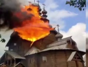 Rusya, Ukrayna’da tarihi manastırı bombaladı