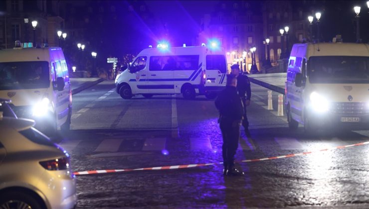 Paris’te dur ihtarına uymayan sürücünün aracına ateş açan 3 polis gözaltına alındı