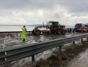 Sağanak, Şereflikoçhisar-Aksaray kara yolunda ulaşımı aksattı