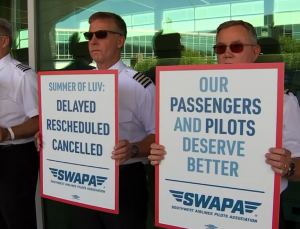 Yaklaşık 1300 Southwest Airlines pilotundan grev uyarısı