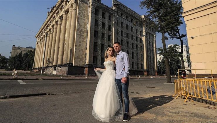 Harkiv’de gençler bombaların altında evleniyor