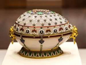 Rus oligarka ait yatta ‘Faberge’ yumurtası bulundu! Paha biçilemiyor