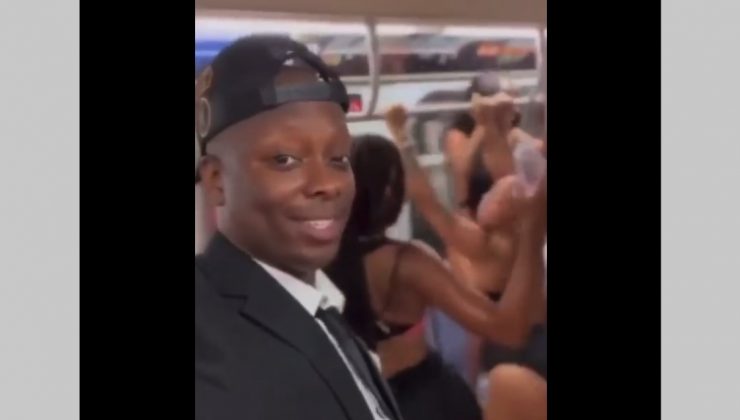 NY metrosunda havuz partisi ve kucak dansı rezilliği