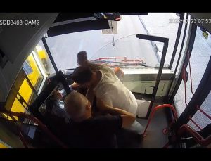 İzmir’de kadın otobüs şoförüne saldırı