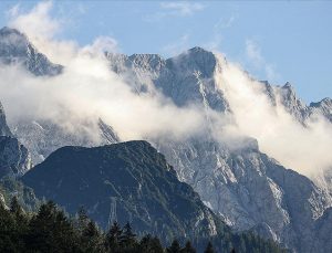 İtalyan Alplerinde buz kütlesi çöktü 6 kişi öldü
