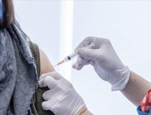 Kovid geçirenlerin bir ay sonra aşı olması gerekmiyor