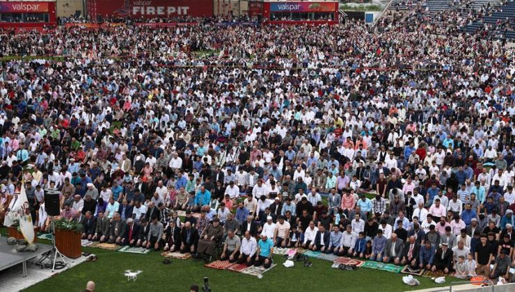 ABD’de Bayram namazları stadyumlara sığmıyor