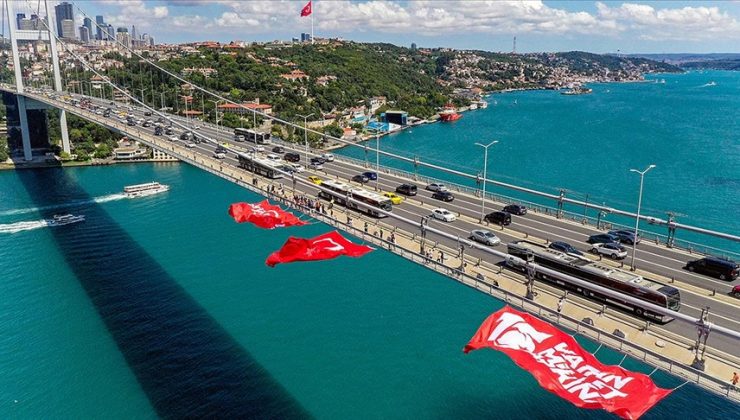 İstanbul Boğazı’nda gemi trafiği askıya alındı