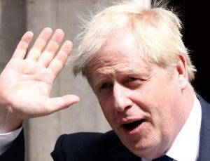 Boris Johnson siyaseti bırakmayı düşünüyor