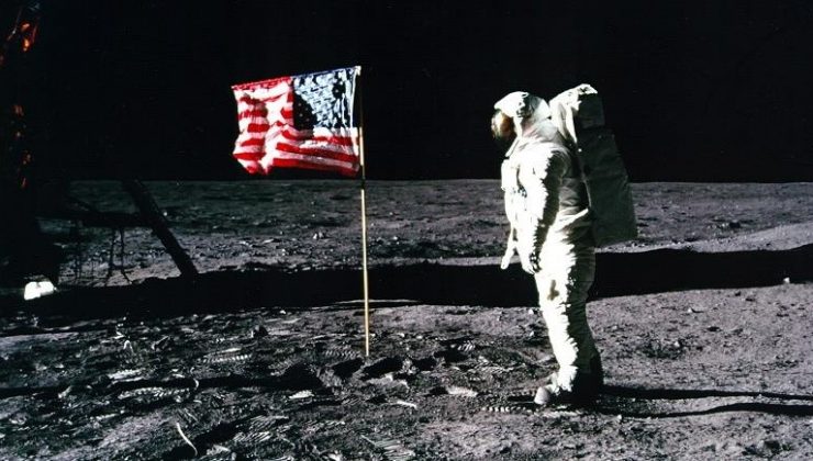 Buzz Aldrin’in Ay’da giydiği ceket 2,8 milyon dolara satıldı