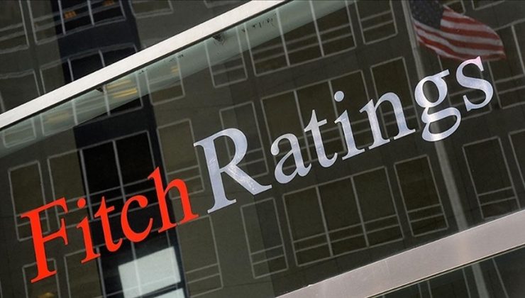 Fitch, ABD’nin kredi notu görünümünü negatiften durağana yükseltti