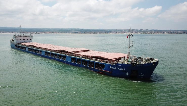 Rus bandıralı tartışmalı gemi Türkiye’ye demir attı