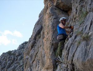 Görme engelli Türk dağcı Turhan, Via Ferrata’ya tırmandı