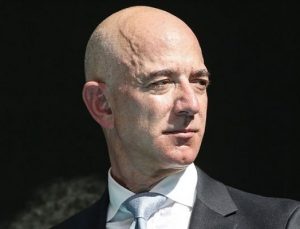 Jeff Bezos, ABD’deki yüksek akaryakıt fiyatları için Joe Biden’ı suçladı