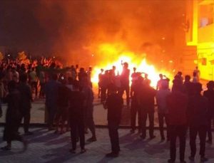 Libya’da eylemciler Temsilciler Meclisi’ni ateşe verdi