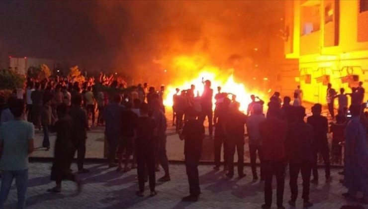 Libya’da eylemciler Temsilciler Meclisi’ni ateşe verdi