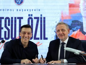 Mesut Özil, Medipol Başakşehir’e imza attı