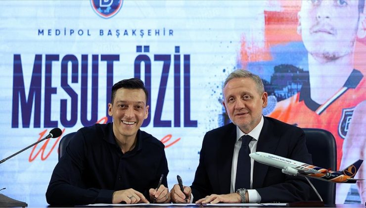 Mesut Özil, Medipol Başakşehir’e imza attı