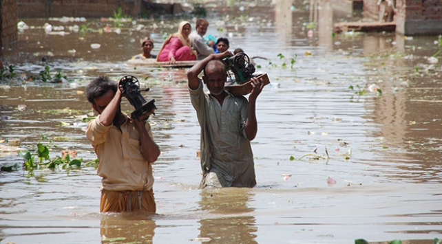Pakistan’da muson yağmurları: 290 ölü