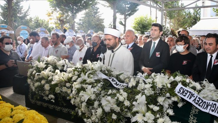 Çanakkale’de öldürülen eğitimci Nazmi Arıkan’ın cenazesi İstanbul’da toprağa verildi