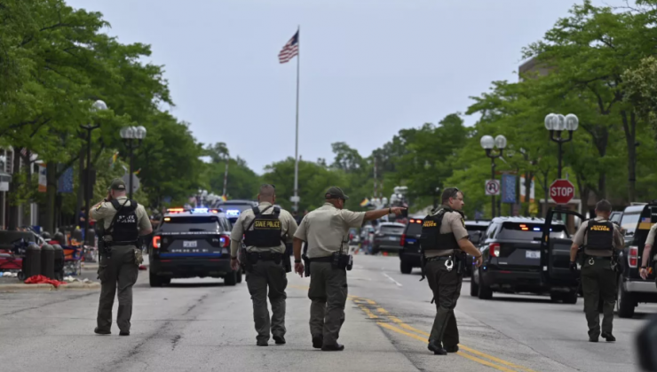 Highland Park’ta 4 Temmuz geçit törenindeki silahlı saldırıda 6 kişi öldü, 16 kişi hastaneye kaldırıldı