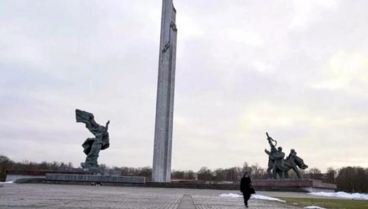 Letonya’da Sovyet heykelleri ve anıtları yıkılacak