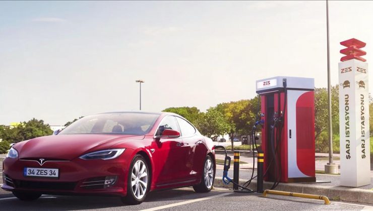 Tesla, Çin’de satılan 400 binden fazla otomobilini yazılım hatası nedeniyle geri çağırdı